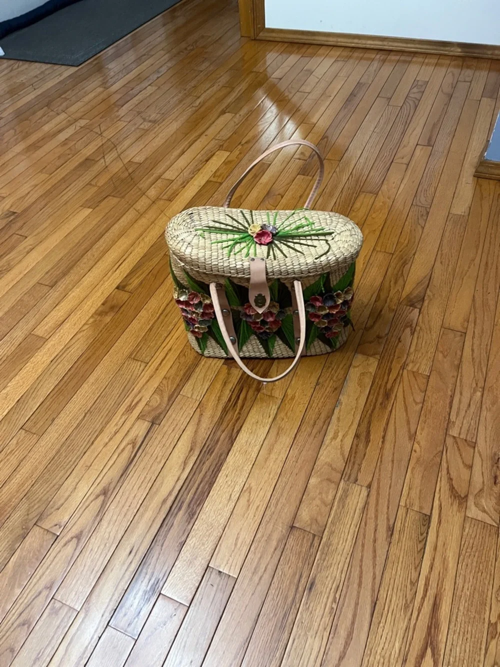 Vintage Woven Straw Floral Accent Handbag in Natural and Green